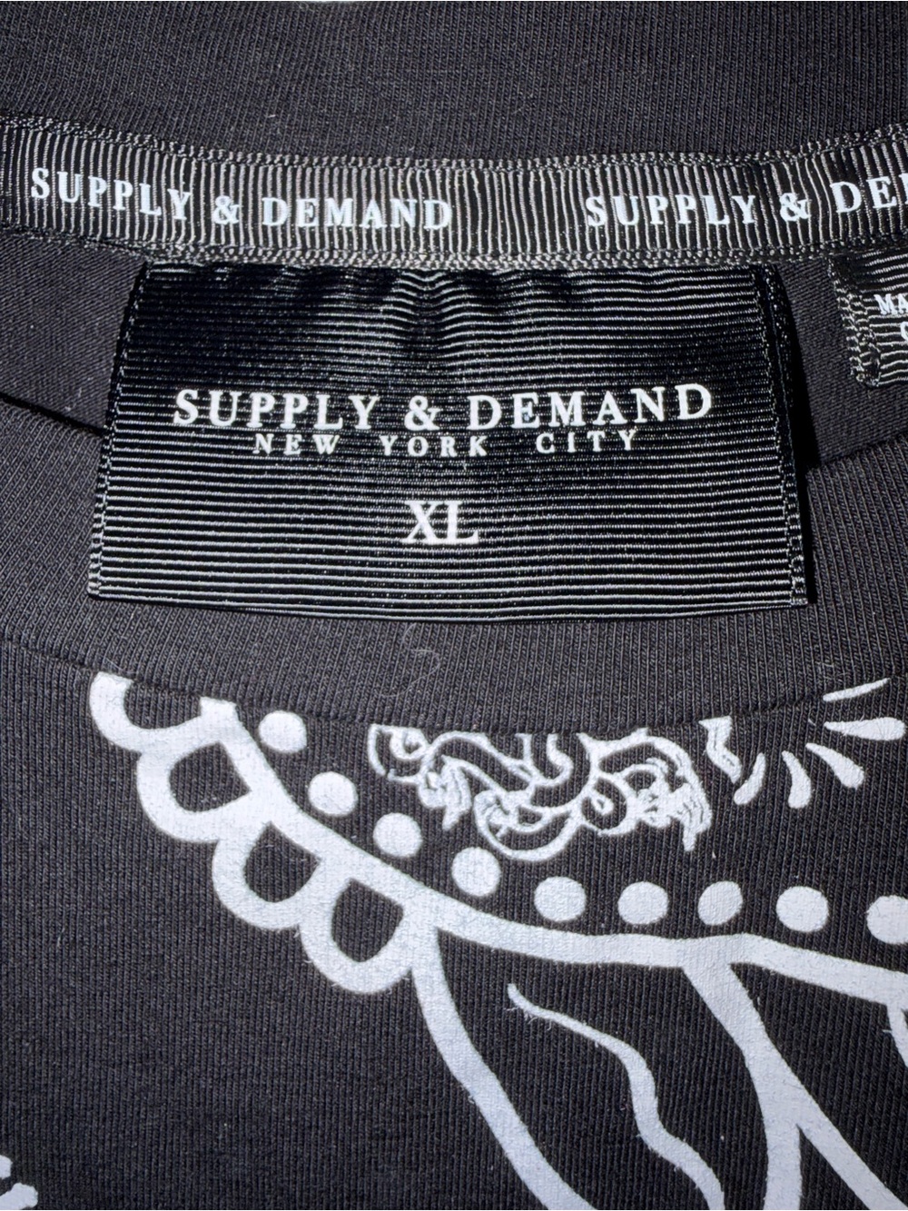 Supply & Demand Men’s XL Paisley Graphic T Shirt Black Cotton Stretch Streetwear - Picture 2 of 5